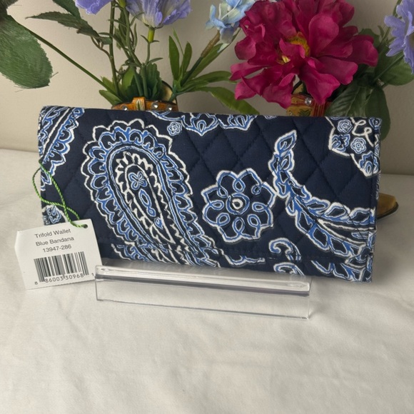 NWT Vera Bradley Blue Bandana Trifold Wallet Retired pattern - Picture 3 of 9